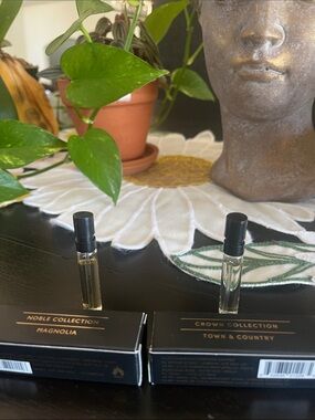 Clive Christian- Noble & Crown Collection Fragrance - Magnolia & Town & Country